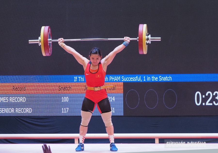 Hai Duong weightlifter breaks 3 SEA Games records